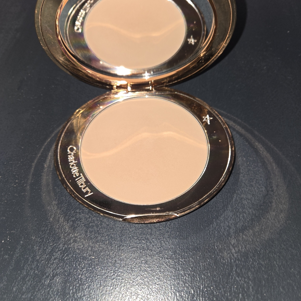Charlotte Tilbury powder Bronzer In Shade 2 Medium